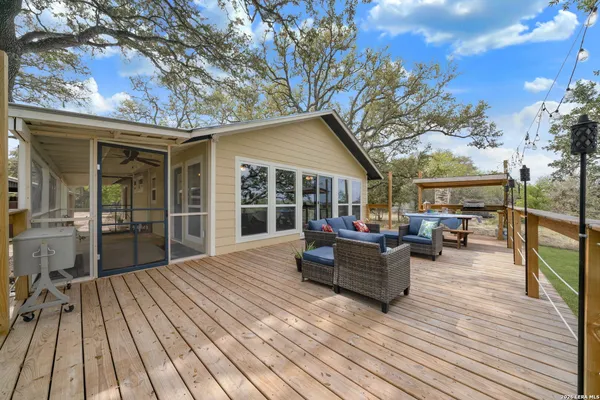$350,000 | 178 Lakeshore Drive North, Bandera, TX 78003