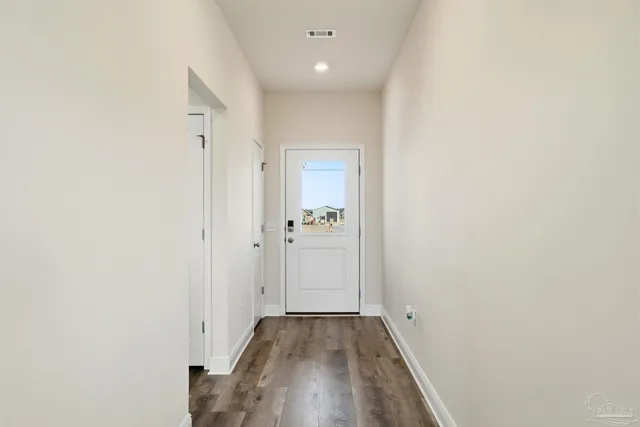 a view of a house with backyard and garden