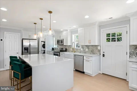 $825,000 | 2944 Random Road, Falls Church, VA 22042