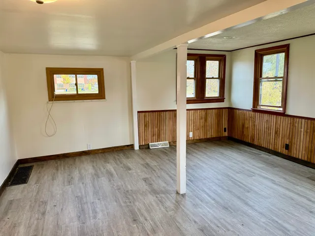 $179,900 | 17 West Linwood Avenue, Oshkosh, WI 54901