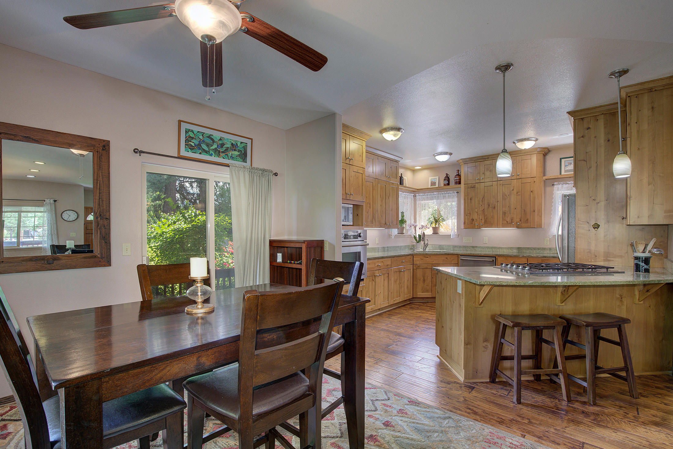 1703 Leonard Road Grants Pass, OR 97527 - Photo 6 of 34 Dining Area-Kitchen