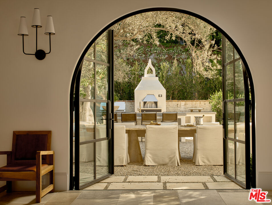 701 Nimes Road Los Angeles, CA 90077 - Photo 8 of 24 a view of living room