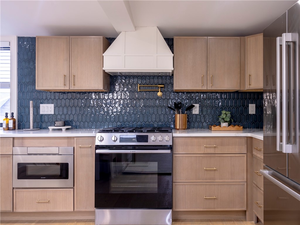 7 Dearborn Street, Unit 3 Newport, RI 02840 - Photo 2 of 16