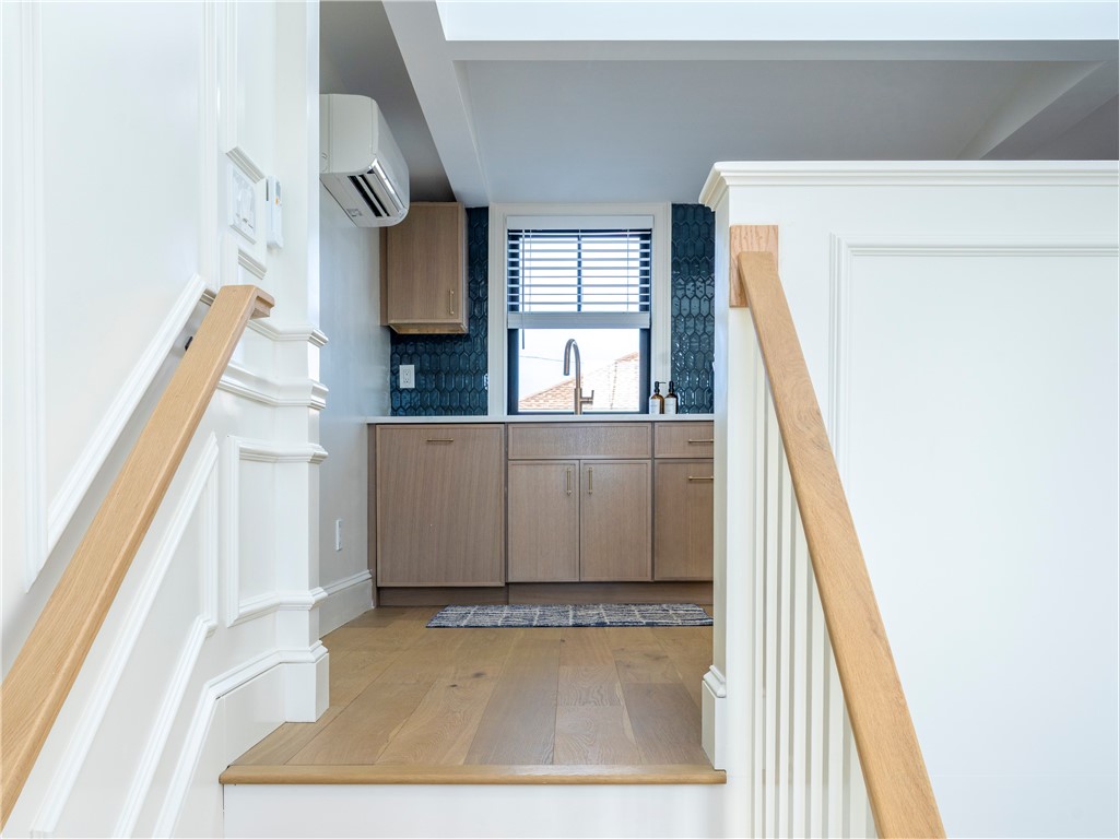 7 Dearborn Street, Unit 3 Newport, RI 02840 - Photo 3 of 16