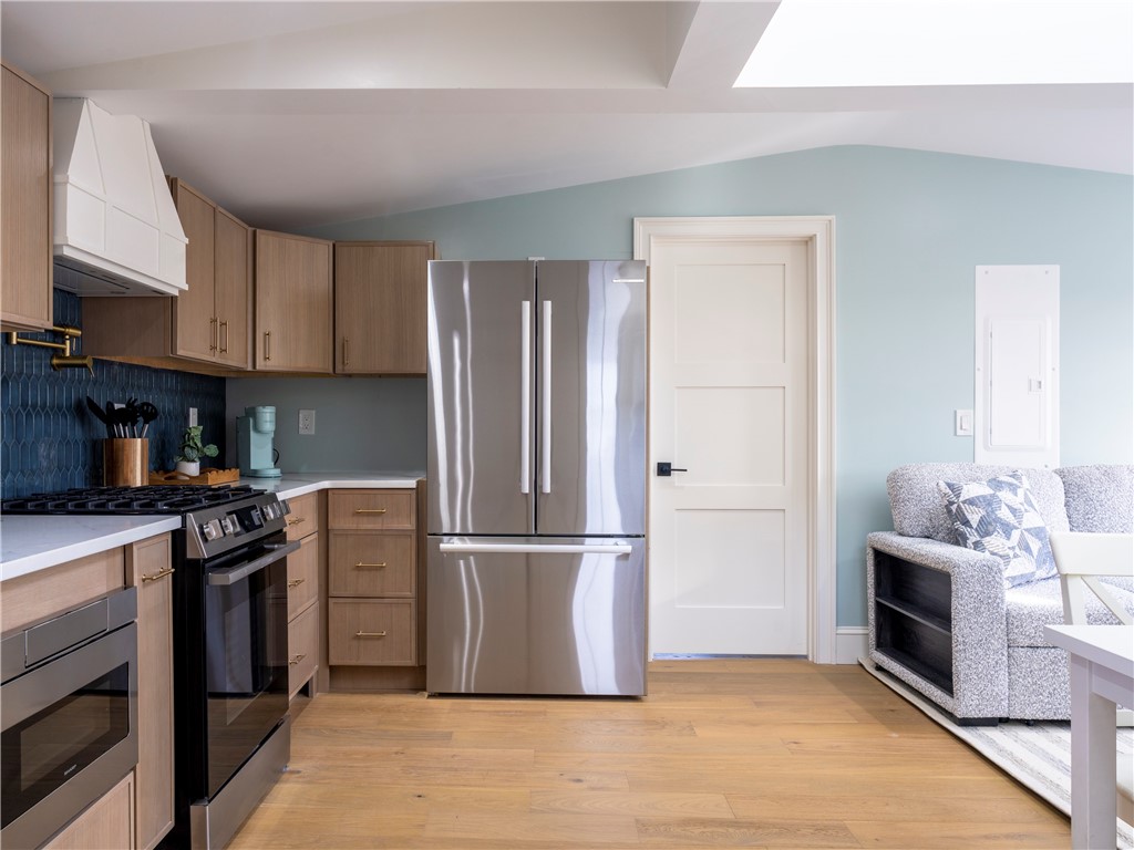 7 Dearborn Street, Unit 3 Newport, RI 02840 - Photo 4 of 16
