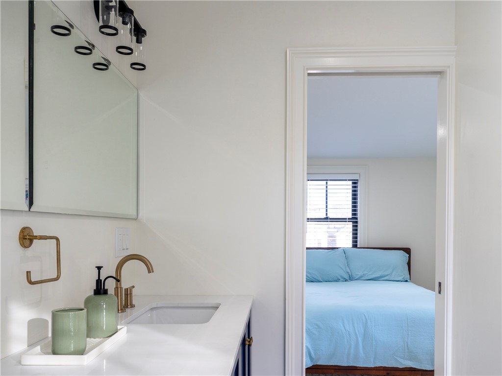 7 Dearborn Street, Unit 3 Newport, RI 02840 - Photo 7 of 16