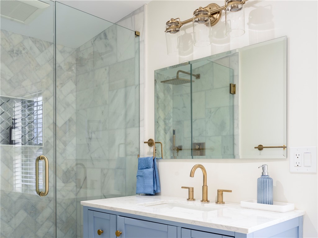7 Dearborn Street, Unit 3 Newport, RI 02840 - Photo 8 of 16