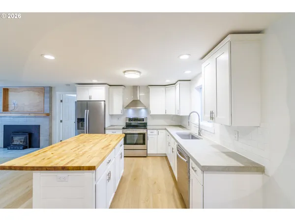 $685,000 | 1382 Northeast Drost Drive, Bend, OR 97701