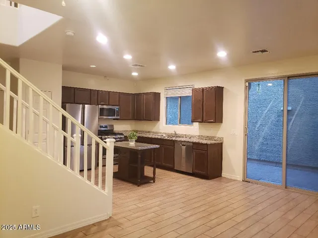 $2,400 | 5750 West Raymond Street, Phoenix, AZ 85043