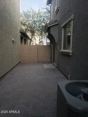 $2,400 | 5750 West Raymond Street, Phoenix, AZ 85043