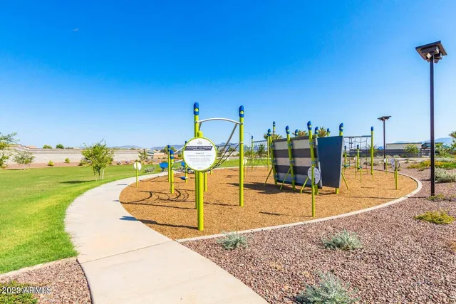 $2,400 | 5750 West Raymond Street, Phoenix, AZ 85043