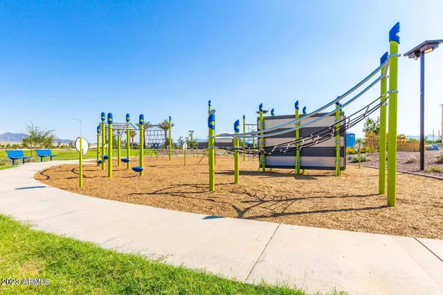 $2,400 | 5750 West Raymond Street, Phoenix, AZ 85043