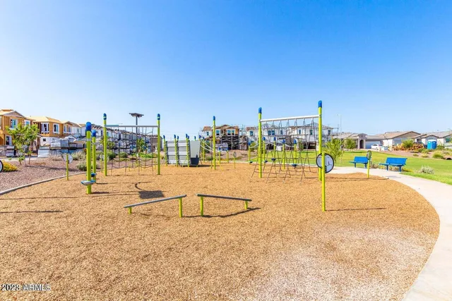 $2,400 | 5750 West Raymond Street, Phoenix, AZ 85043