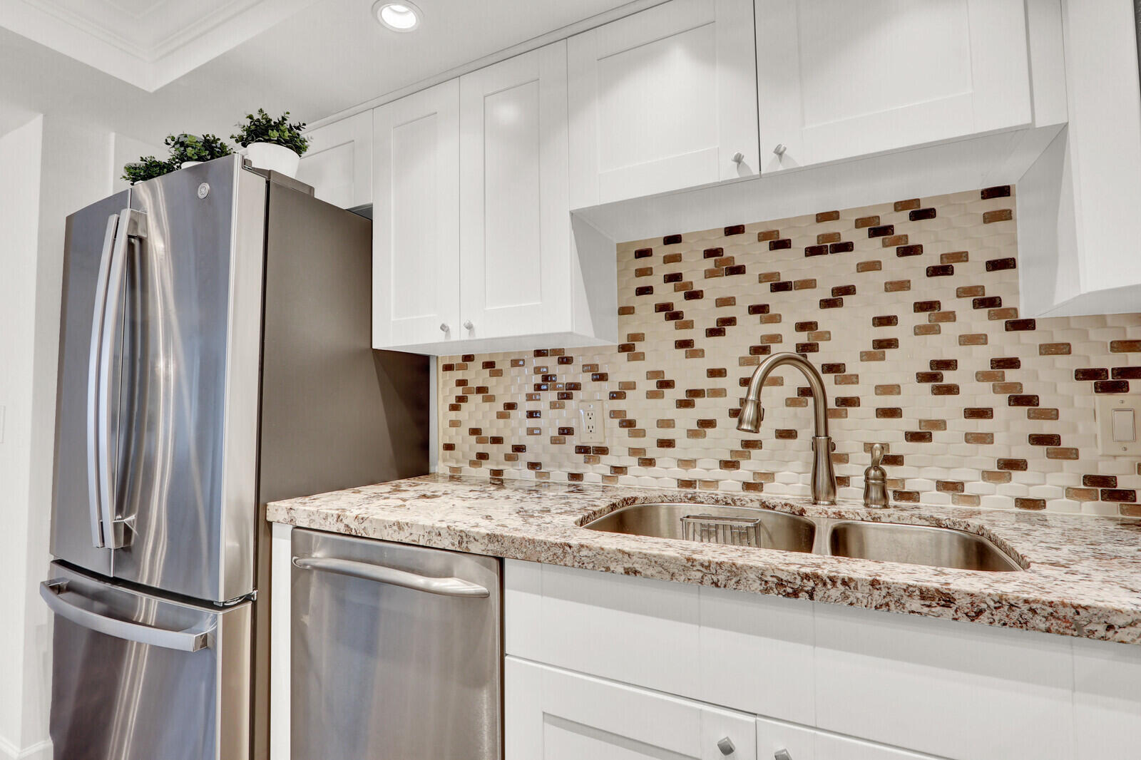 4201 North Ocean Boulevard, Unit C1405 Boca Raton, FL 33431 - Photo 21 of 40 OPEN GOURMET KITCHEN