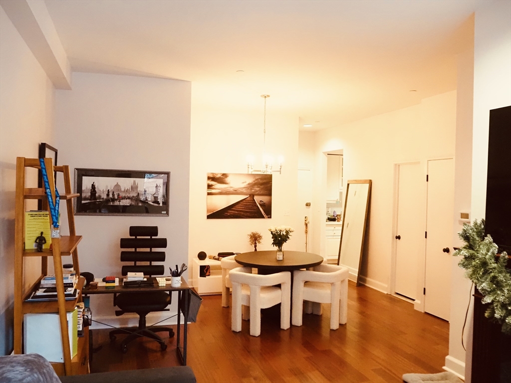 2 Clarendon Street, Unit 204 Boston, MA 02116 - Photo 3 of 13