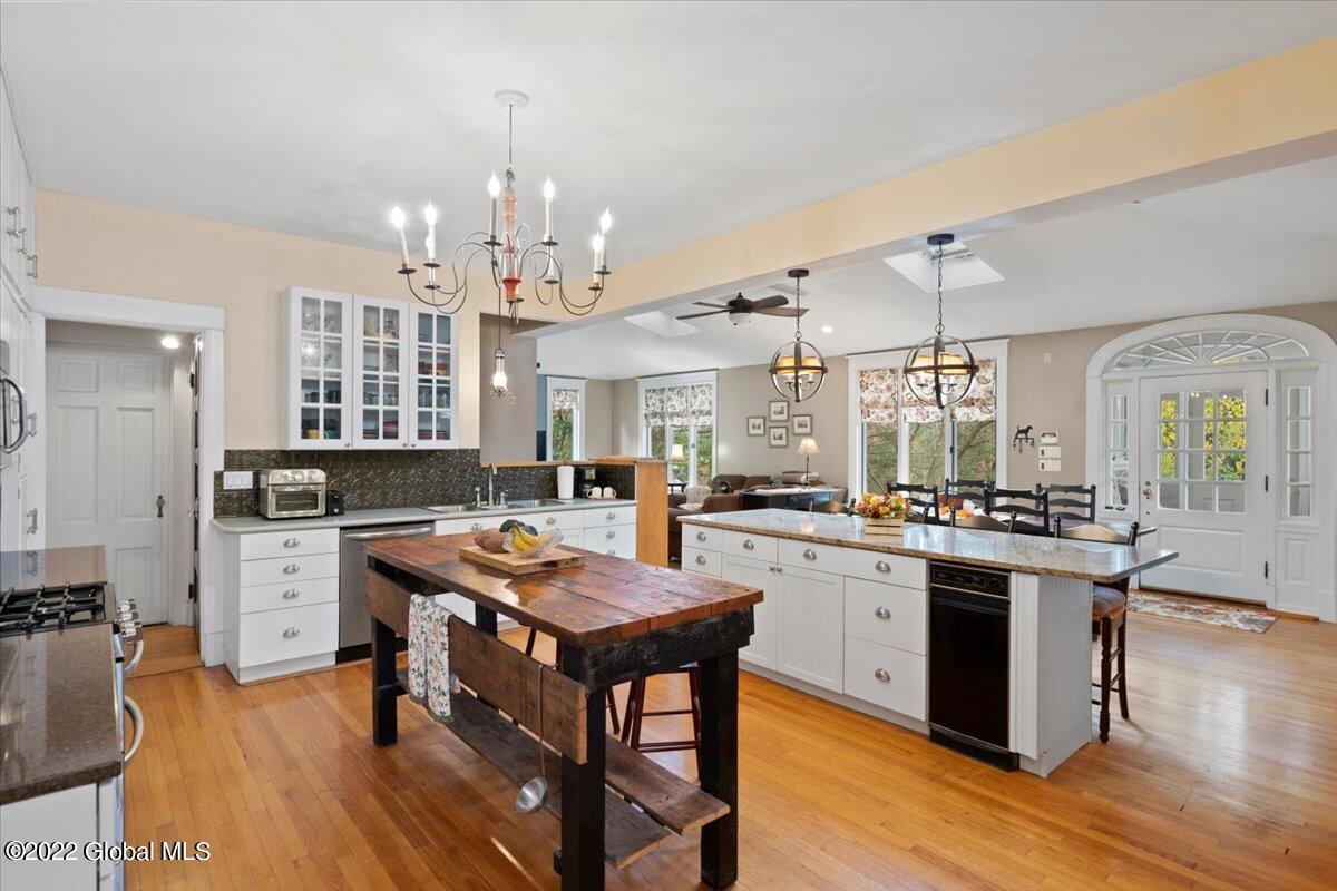 1175 Stratford Road Schenectady, NY 12308 - Photo 7 of 47 15-JUN04319
