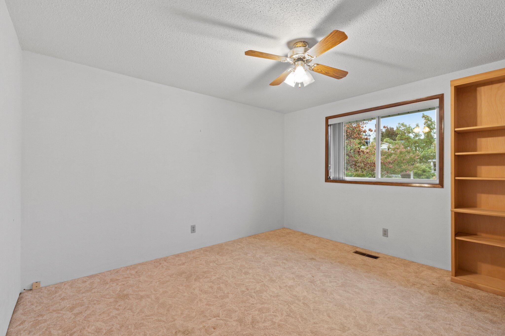 2061 Taylor Road Central Point, OR 97502 - Photo 14 of 24 15-web-or-mls-WCIL0209