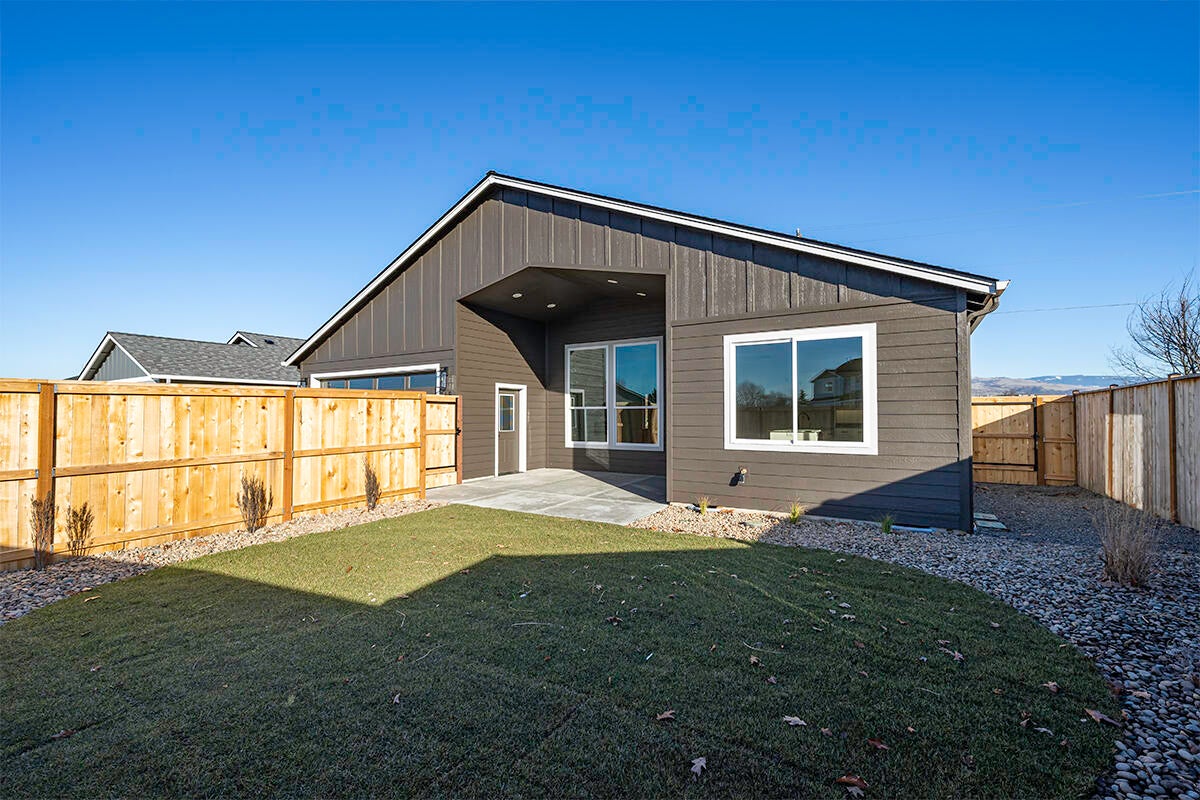 165 Suncrest Road Talent, OR 97540 - Photo 3 of 30 DSC00934-HDR-Edit