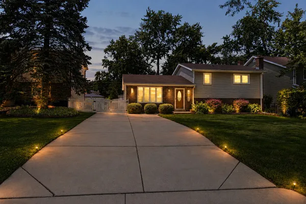 $550,000 | 786 North Parker Street, Elmhurst, IL 60126