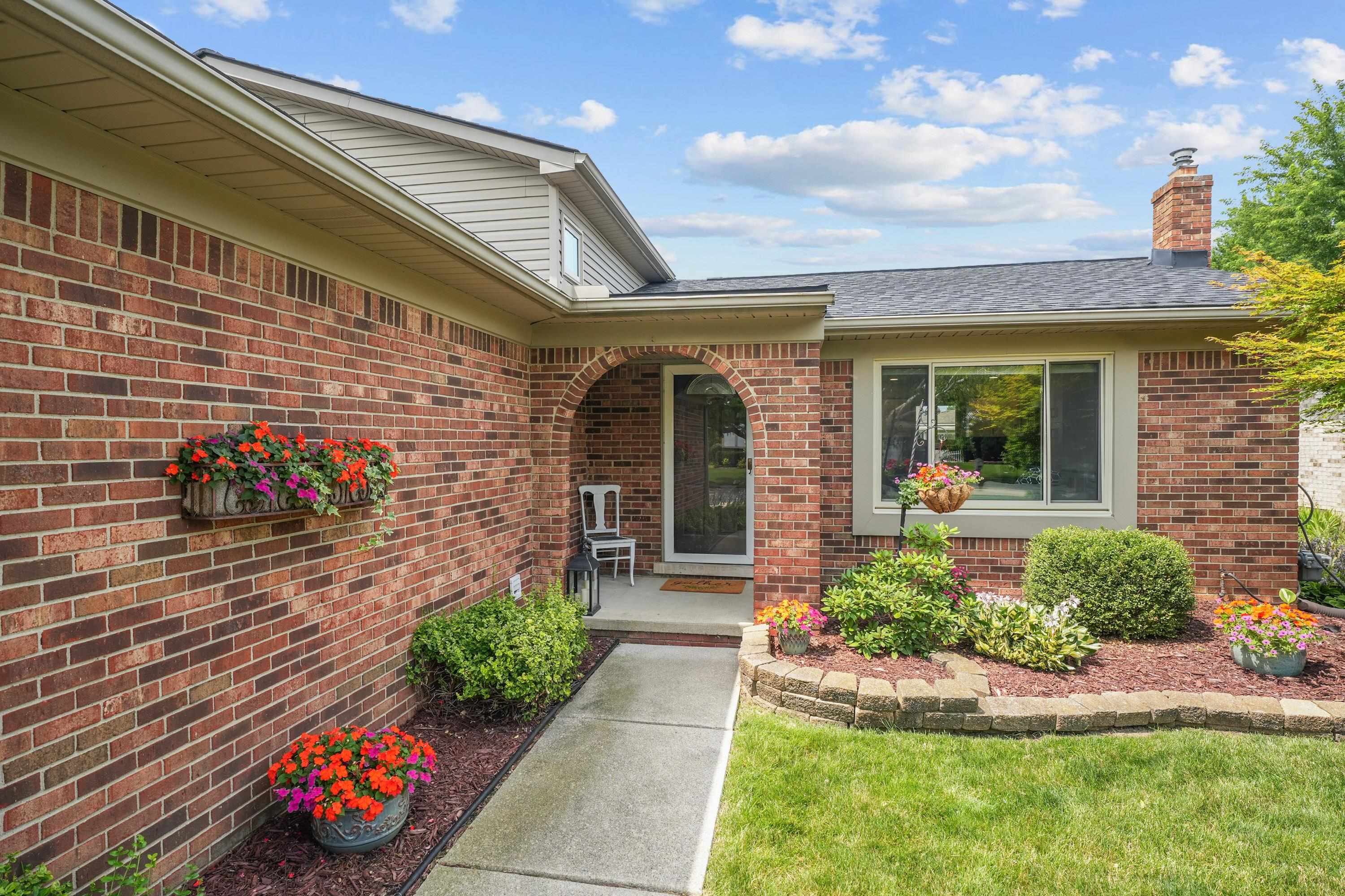 47381 Juniper Road Macomb, MI 48044 - Photo 4 of 26 50117468-3.JPG