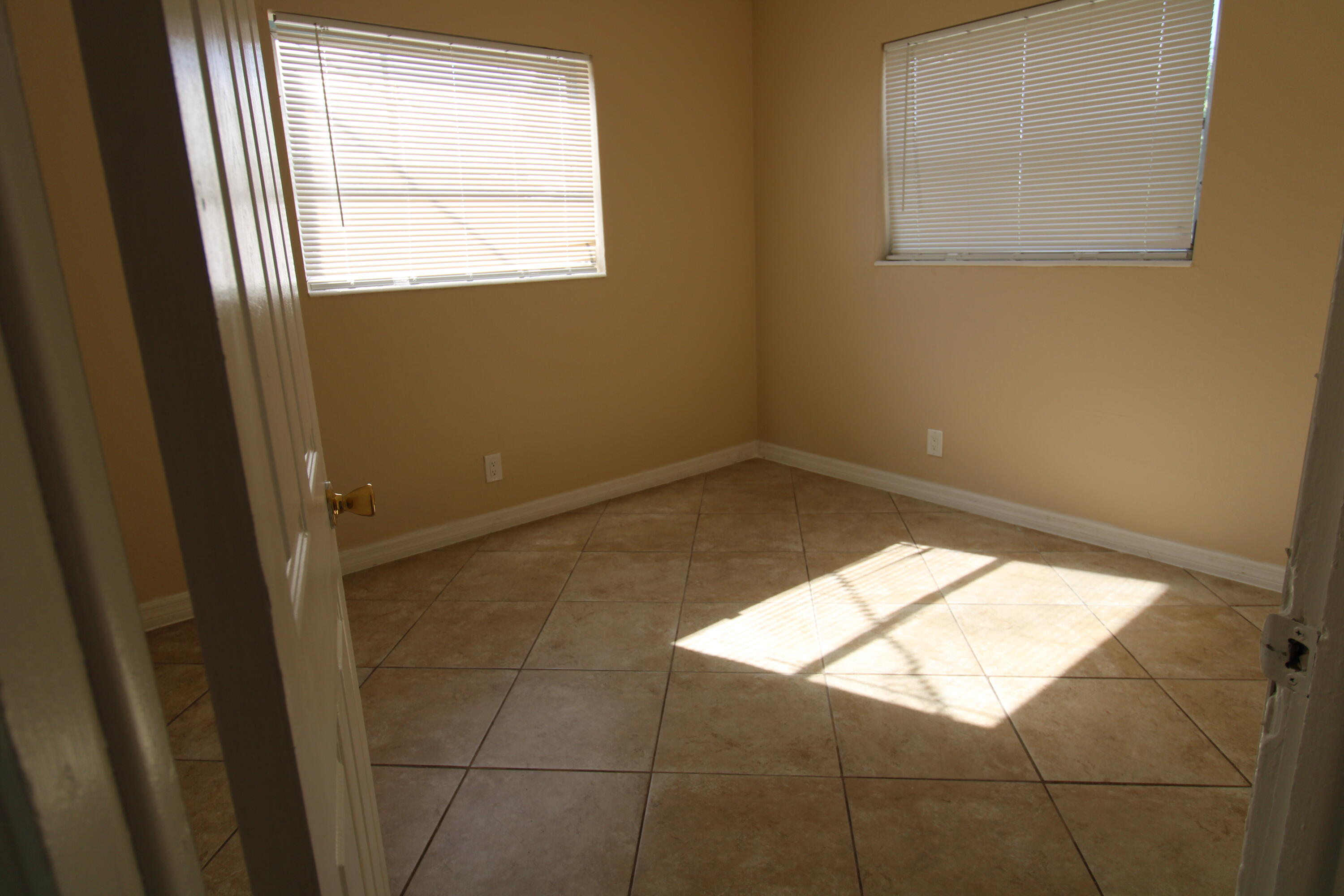 1580 Evergreen Court Riviera Beach, FL 33404 - Photo 11 of 19 IMG_0148