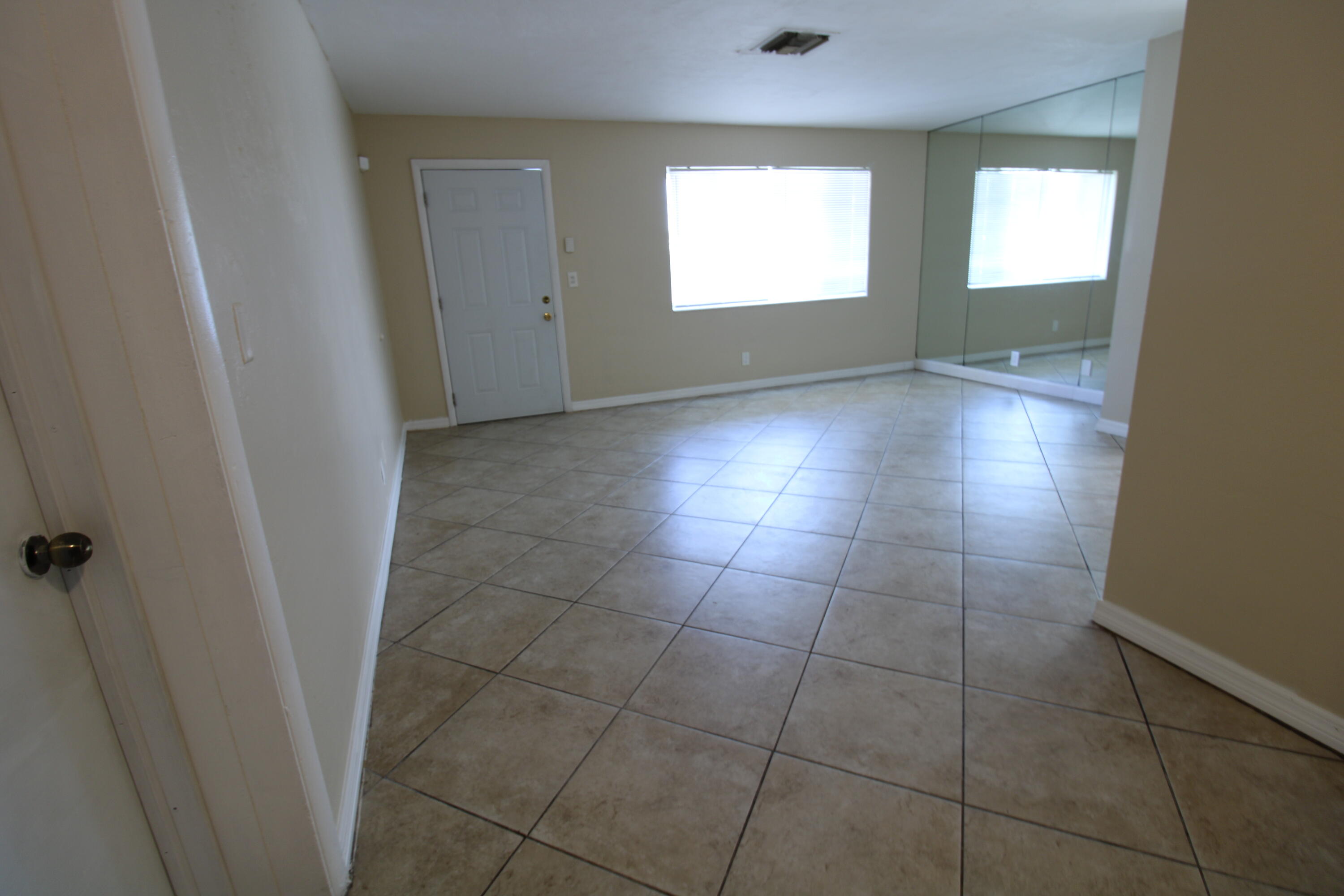 1580 Evergreen Court Riviera Beach, FL 33404 - Photo 5 of 19 IMG_0154