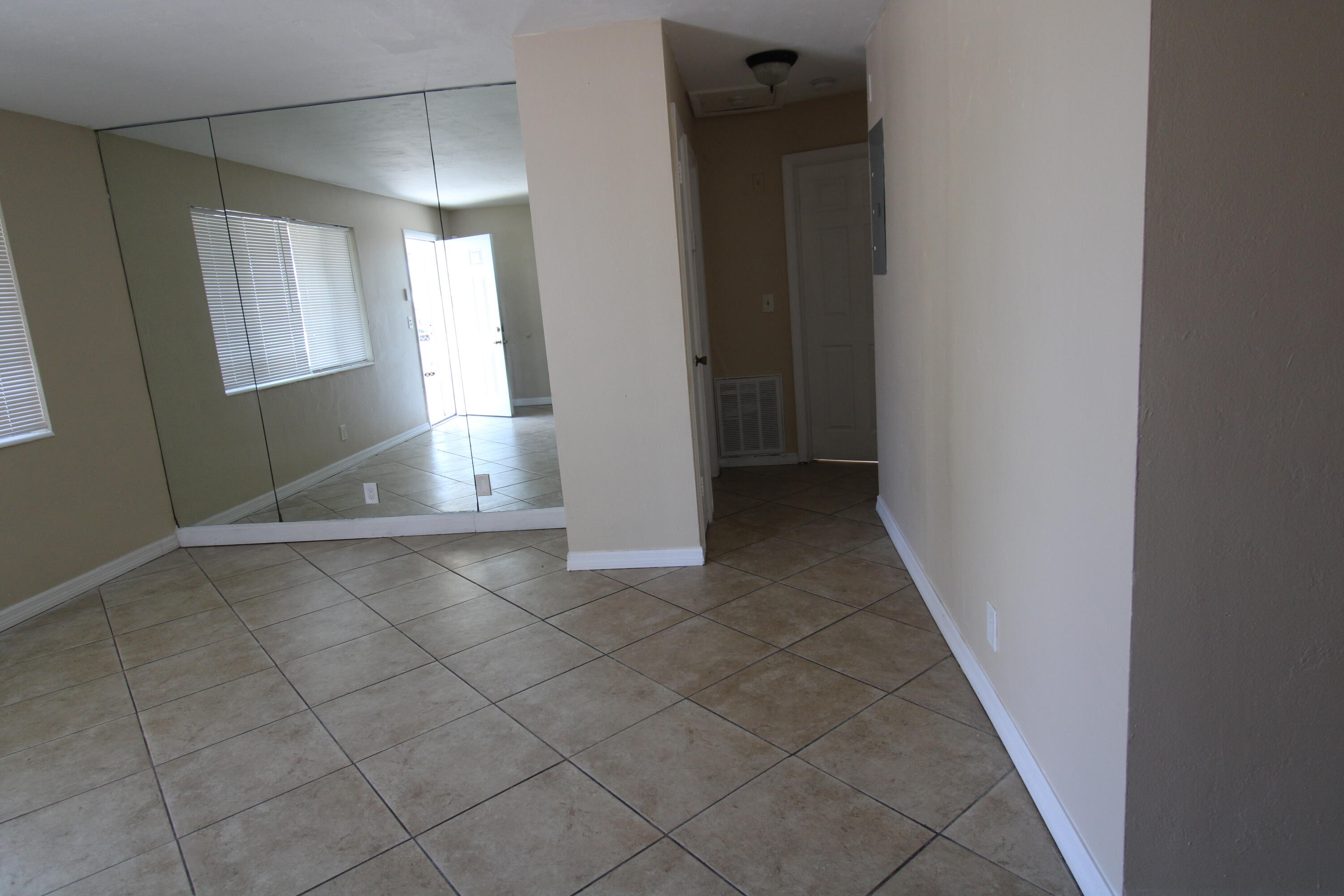 1580 Evergreen Court Riviera Beach, FL 33404 - Photo 8 of 19 IMG_0143