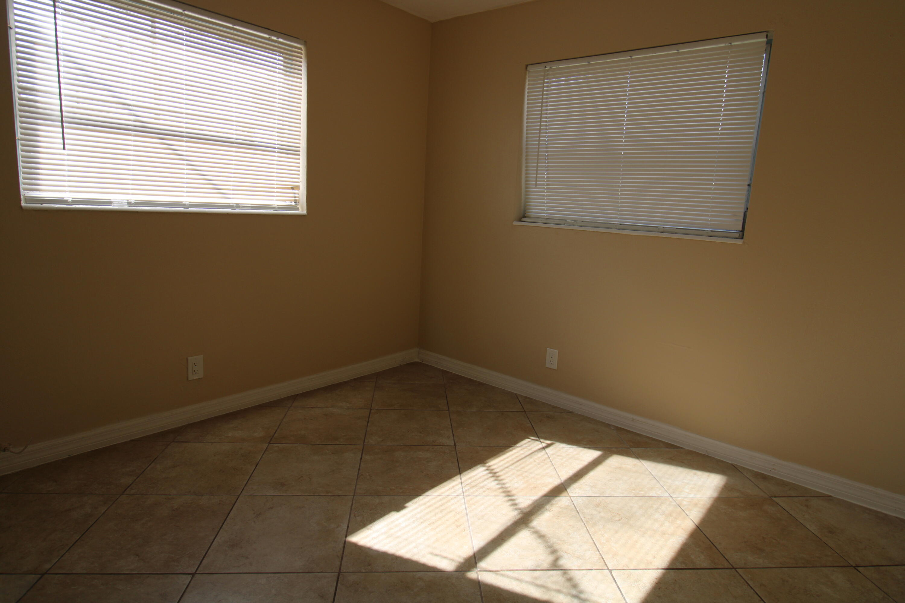 1580 Evergreen Court Riviera Beach, FL 33404 - Photo 9 of 19 IMG_0145