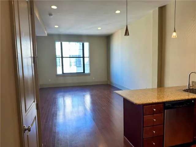 $1,675 | 1201 Canal Street, Unit 425, New Orleans, LA 70112