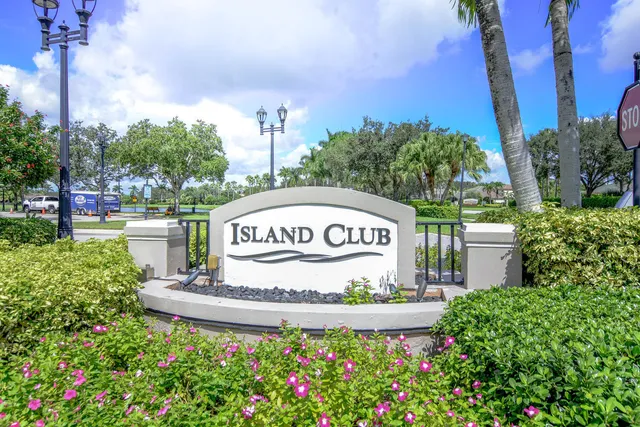a view of a tennis court