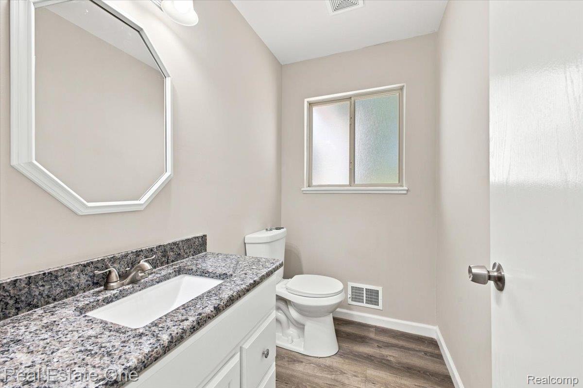 2931 Wisconsin Road Troy, MI 48083 - Photo 19 of 41 25-023_IMG_8416.jpg