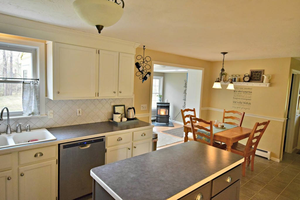 22 Birch Drive Sterling, MA 01564 - Photo 2 of 19