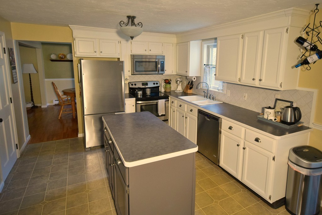 22 Birch Drive Sterling, MA 01564 - Photo 3 of 19