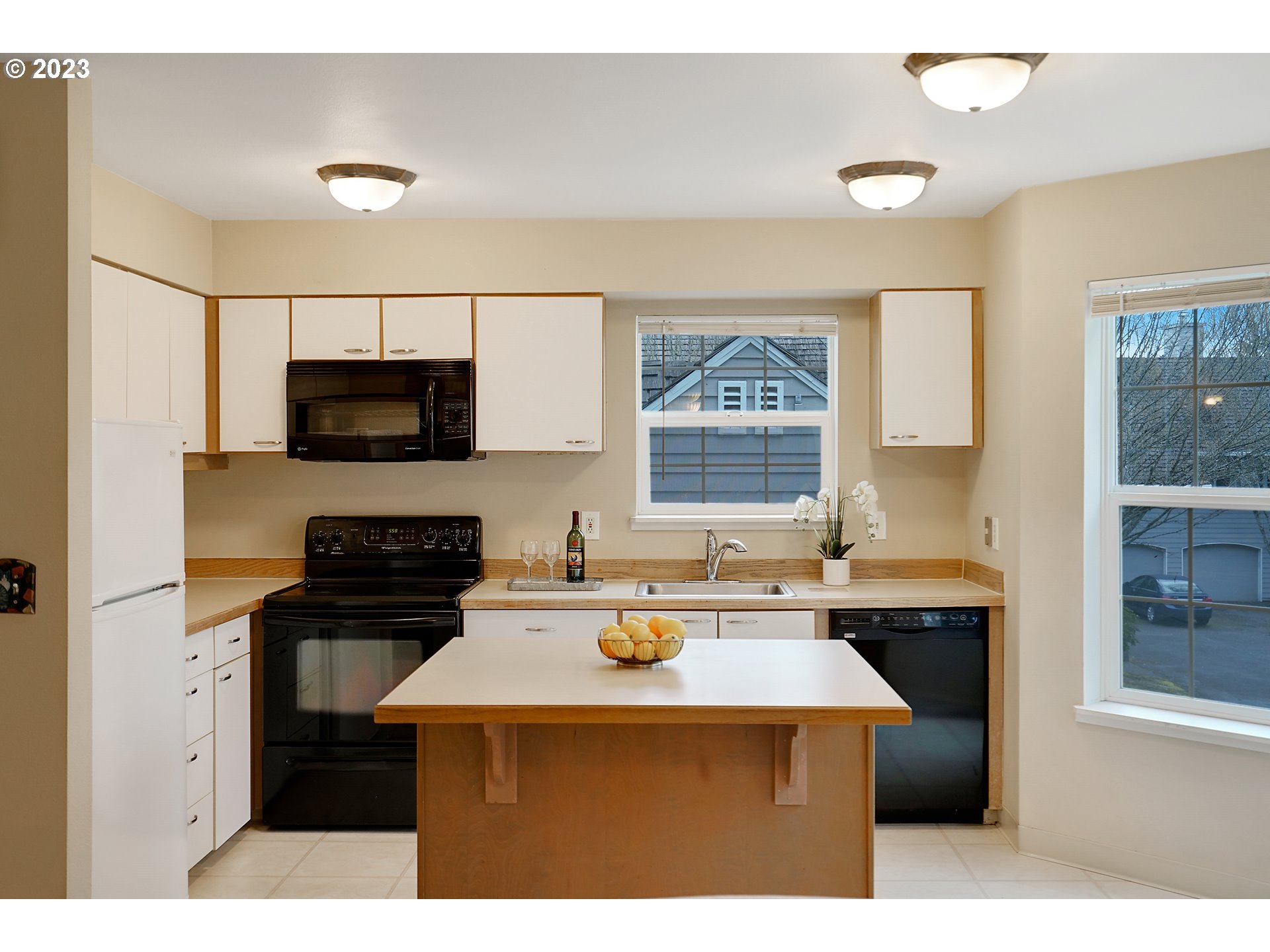 8415 Southwest Curry Drive, Unit A Wilsonville, OR 97070 - Photo 14 of 36 a kitchen with a stove a sink and a refrigerator