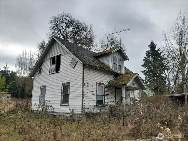 a view of a lake view with houses in background