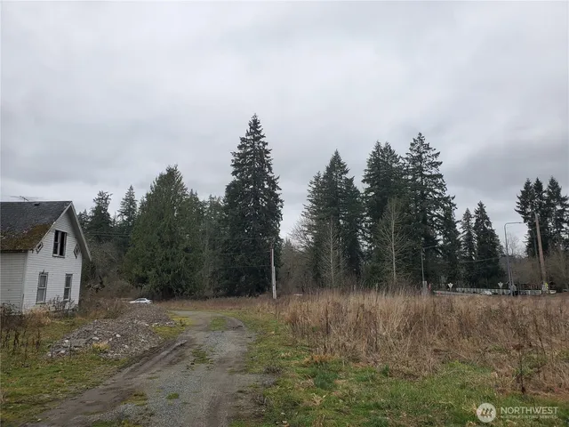 a house view with a outdoor space