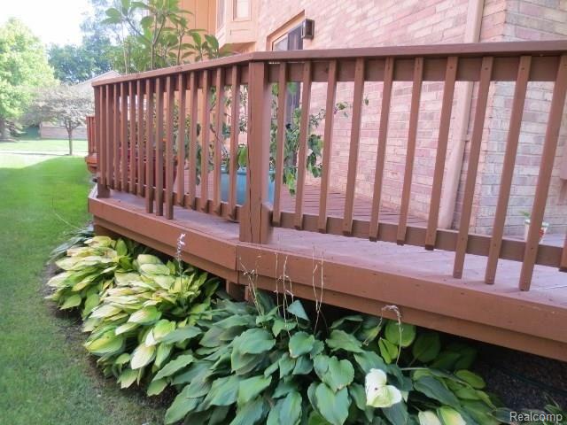 21720 River Ridge Trail Farmington, MI 48335 - Photo 19 of 31 Side Deck