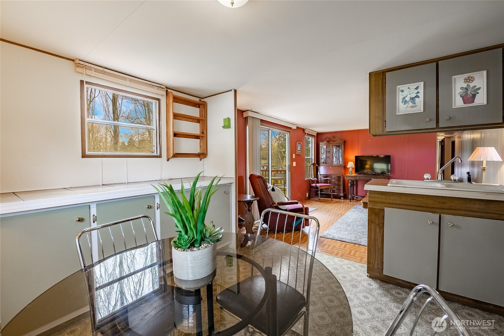 5178 Anderson Road Blaine, WA 98230 - Photo 12 of 37 a dining room with furniture and potted plant