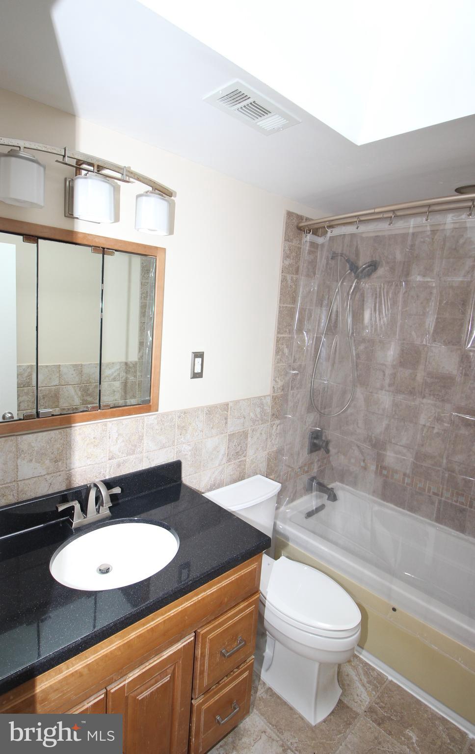 812 Susquehanna Road Philadelphia, PA 19111 - Photo 16 of 32 Hall Bath. Beautifully tiled.