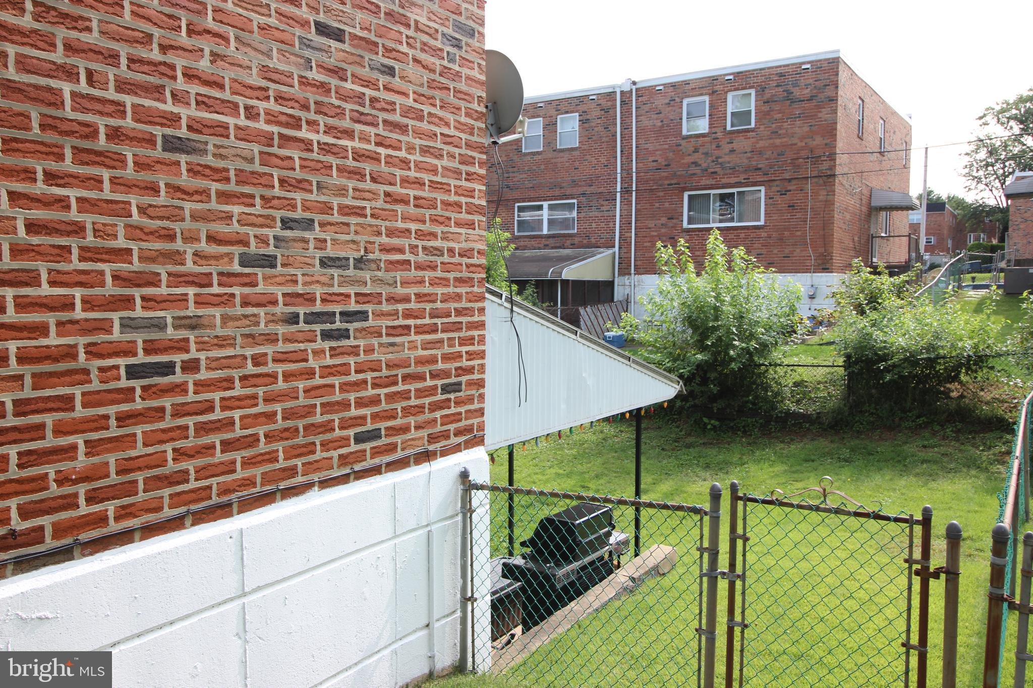 812 Susquehanna Road Philadelphia, PA 19111 - Photo 28 of 32 Fenced Rear yard.