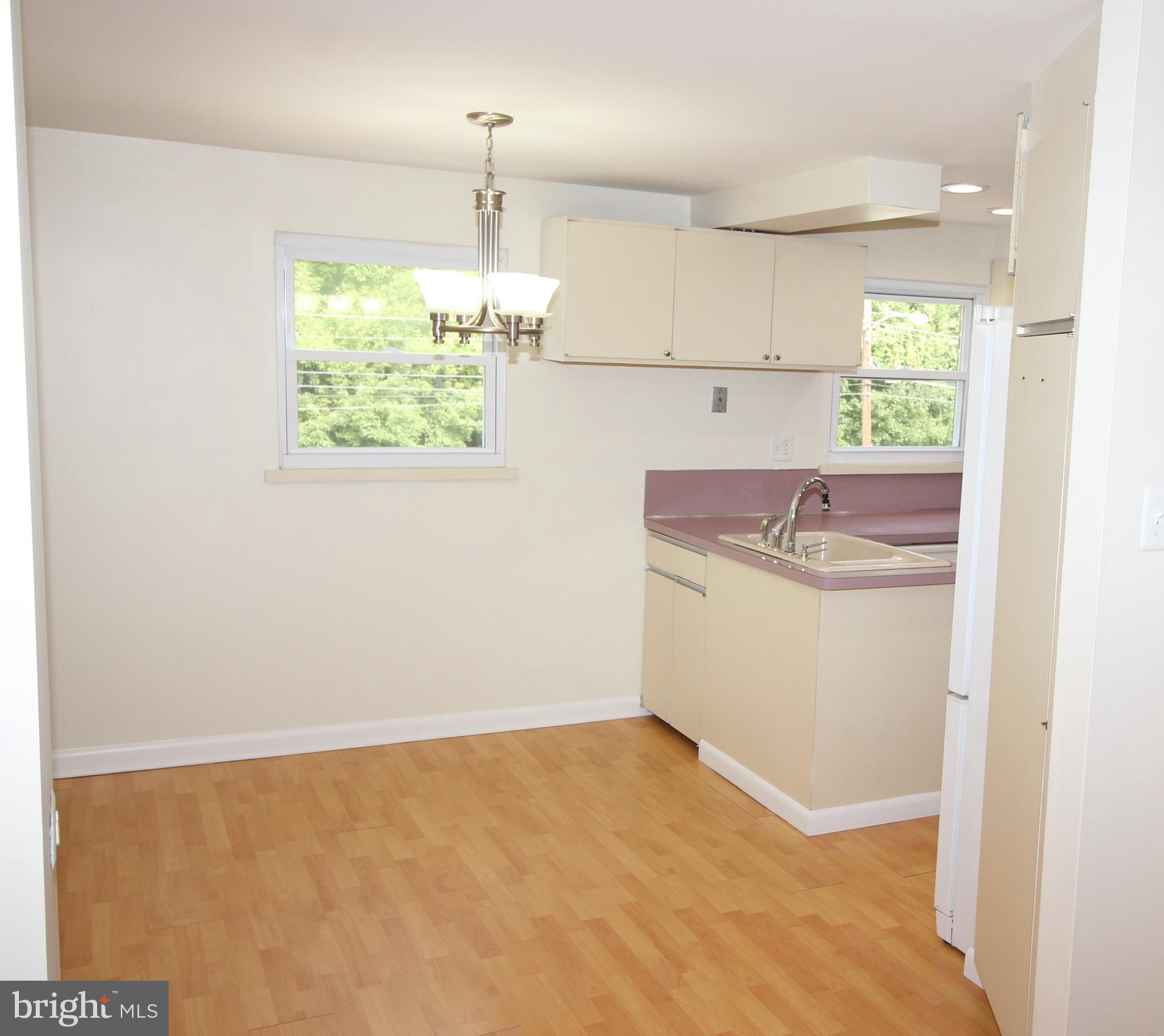 812 Susquehanna Road Philadelphia, PA 19111 - Photo 8 of 32 Breakfast area