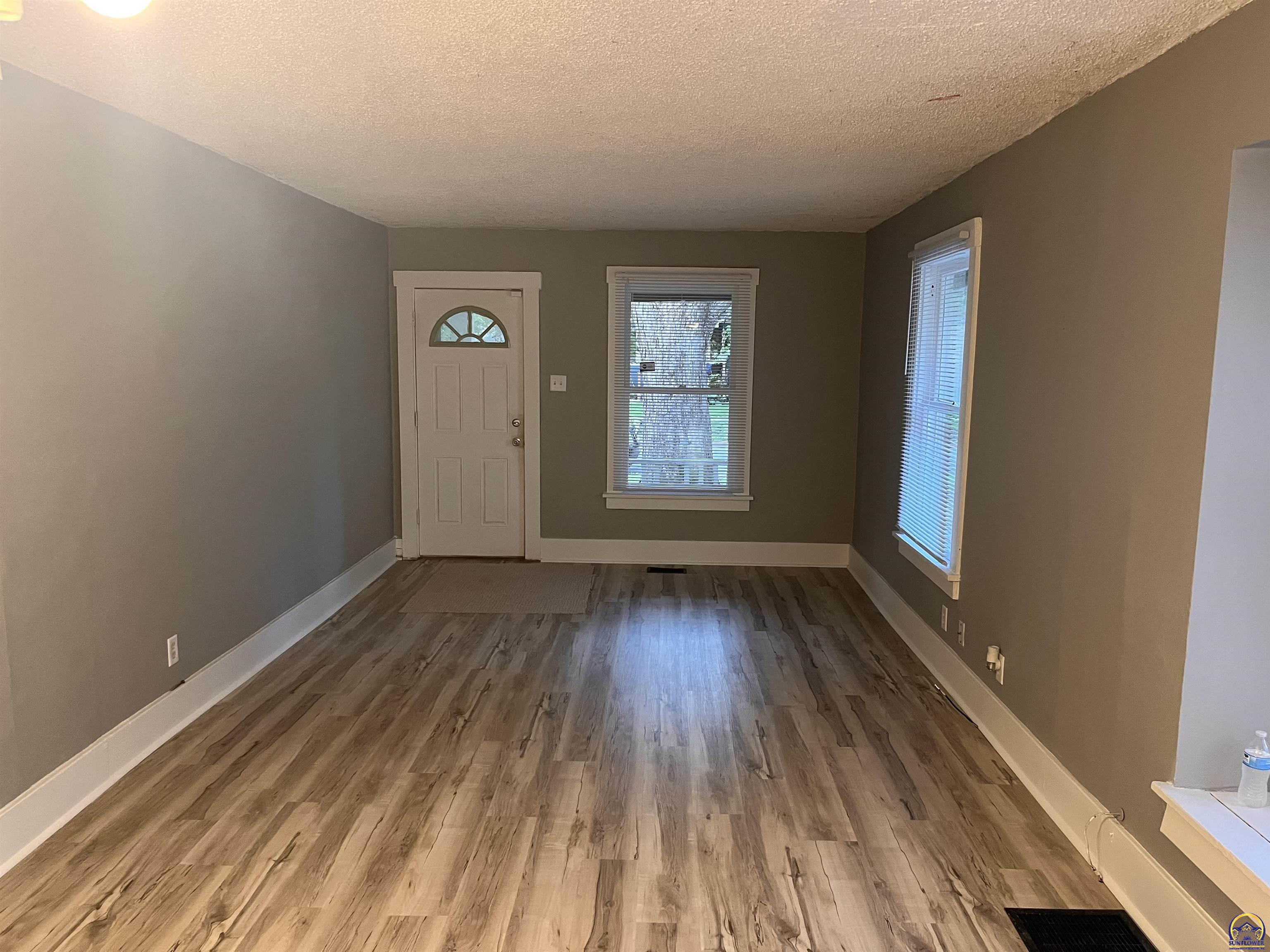 1167 Southwest Wayne Avenue Topeka, KS 66604 - Photo 5 of 19
