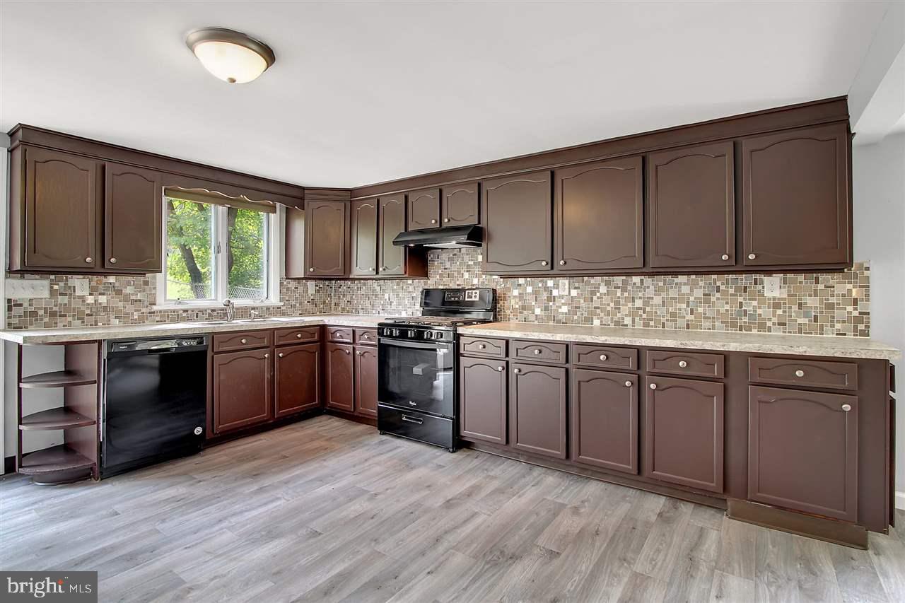 2187 Log Cabin Road York, PA 17408 - Photo 4 of 25