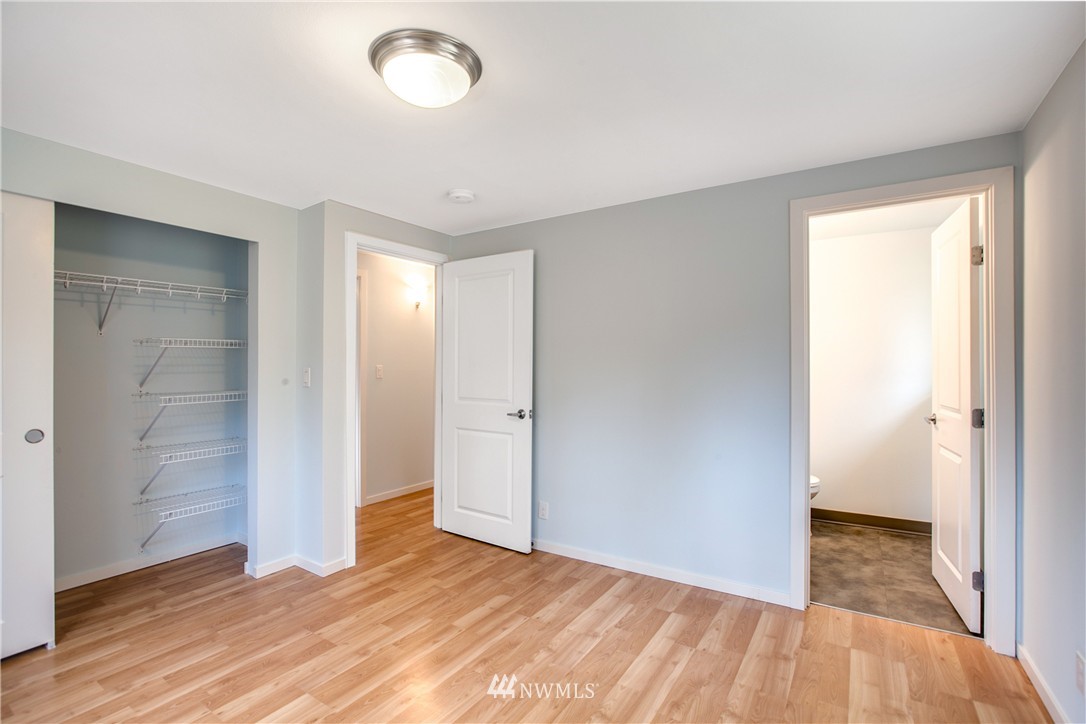 21913 9th Avenue Southeast Bothell, WA 98021 - Photo 14 of 24