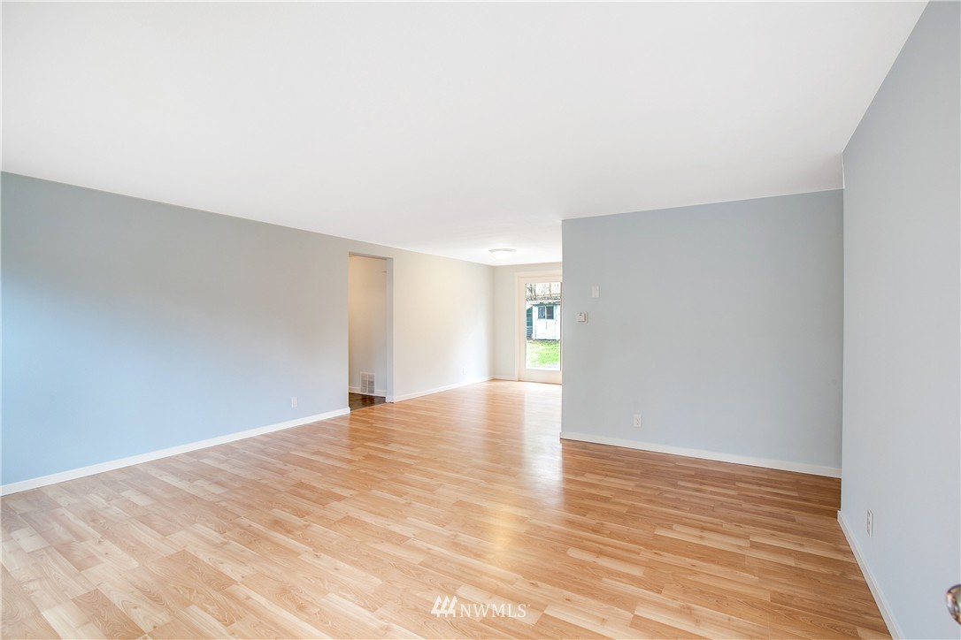 21913 9th Avenue Southeast Bothell, WA 98021 - Photo 5 of 24