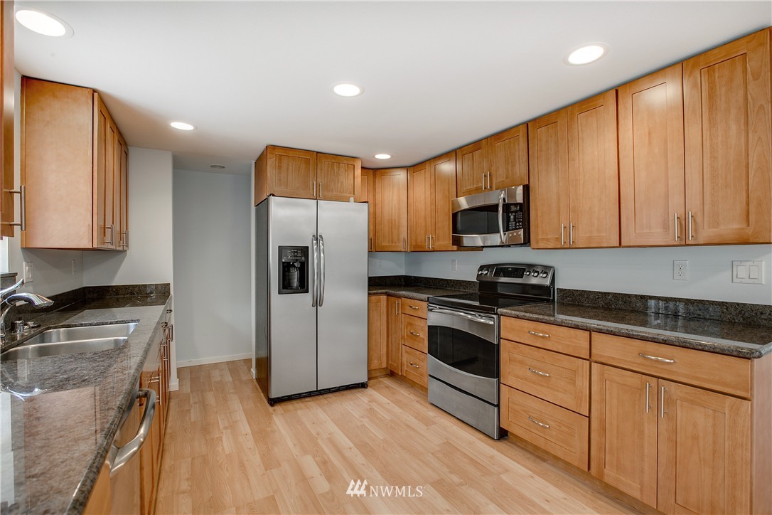 21913 9th Avenue Southeast Bothell, WA 98021 - Photo 9 of 24