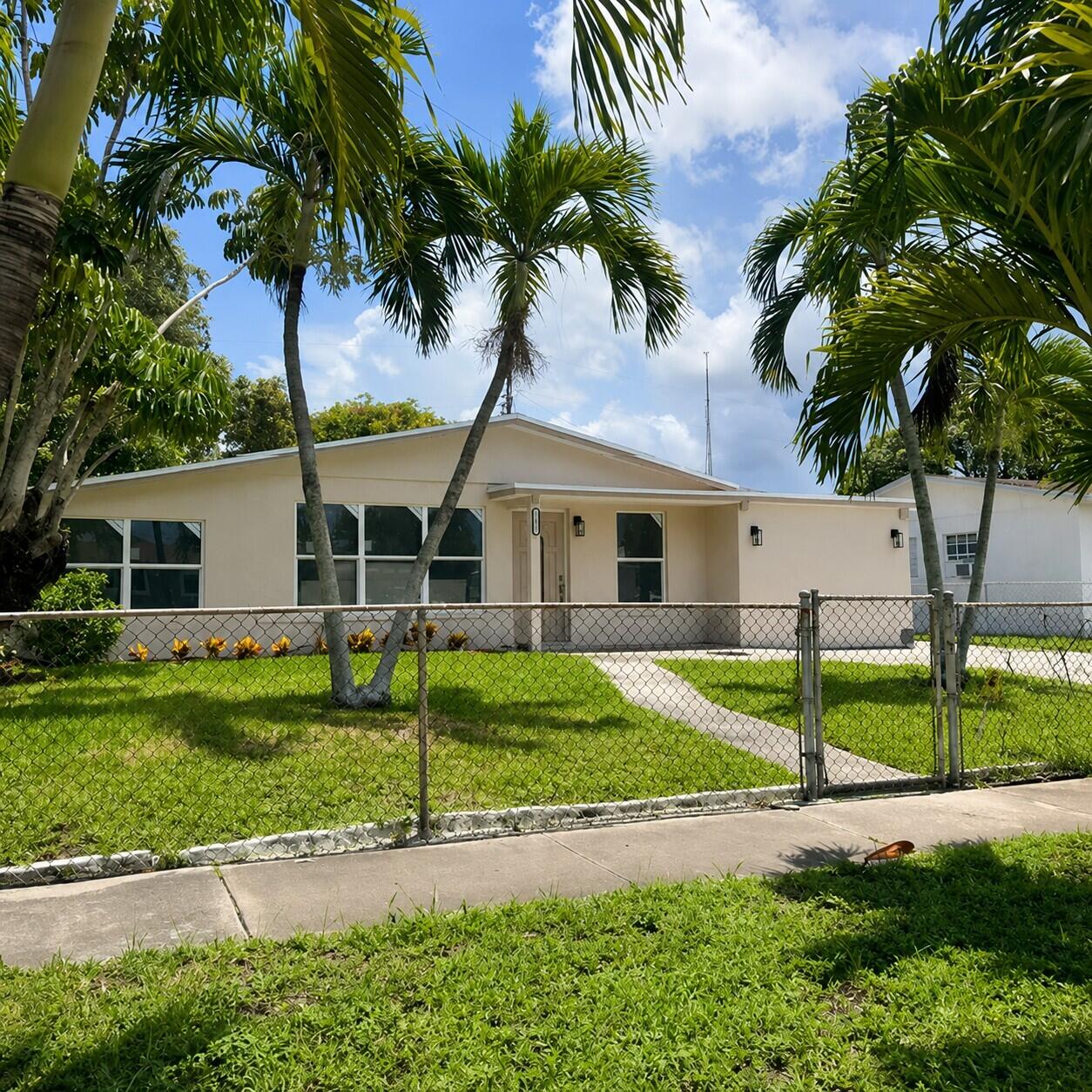 1321 West 3rd Street Riviera Beach, FL 33404 - Photo 1 of 2 1321 W 3rd Front 1