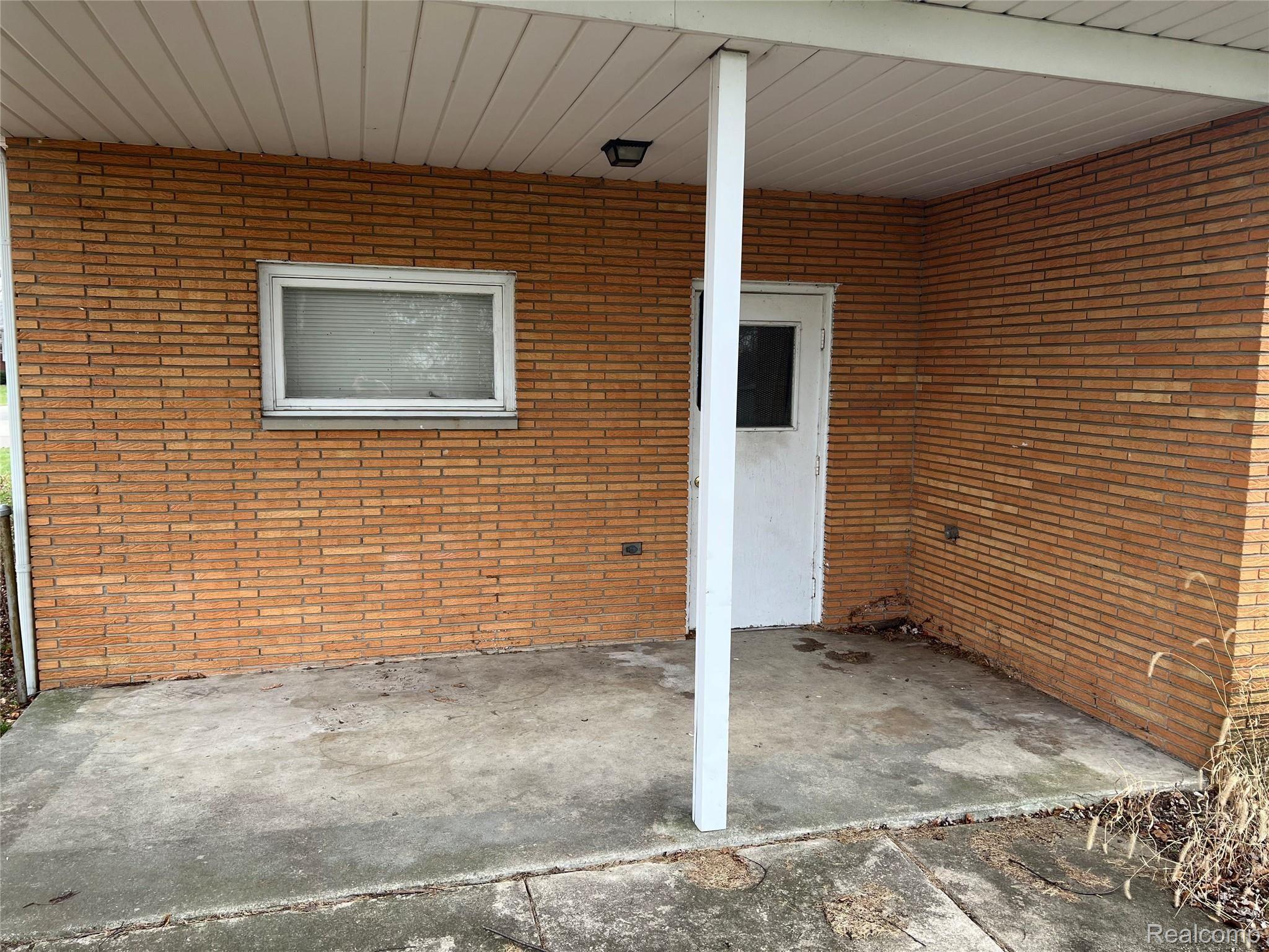 647 Ruff Drive Monroe, MI 48162 - Photo 4 of 36 rear entry to garage