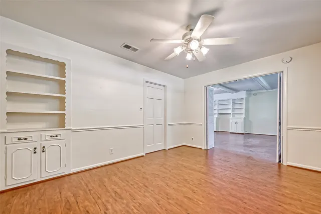 a view of a livingroom with an empty space