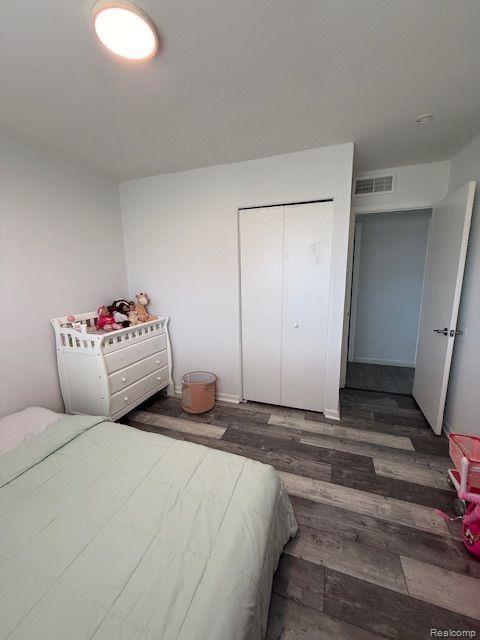4620 John Daly Road Dearborn Heights, MI 48125 - Photo 11 of 20 Bedroom